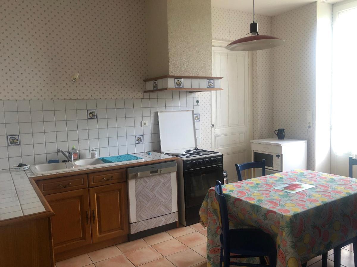 Gite -Belle Maison Dans Une Ancienne Ecole-Tarif Reduit Hors We ! 샹죠 외부 사진